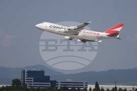 Летище София - товарен самолет Боинг 747 - посрещане