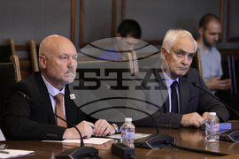 Парламент - Комисия по отбрана - Тодор Тагарев