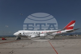 Летище София - товарен самолет Боинг 747 - посрещане