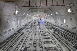 Летище София - товарен самолет Боинг 747 - посрещане