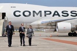 Летище София - товарен самолет Боинг 747 - посрещане