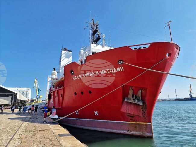  Бургас - кораб „Св. Св. Кирил и Методий“ - мониторинг на водите