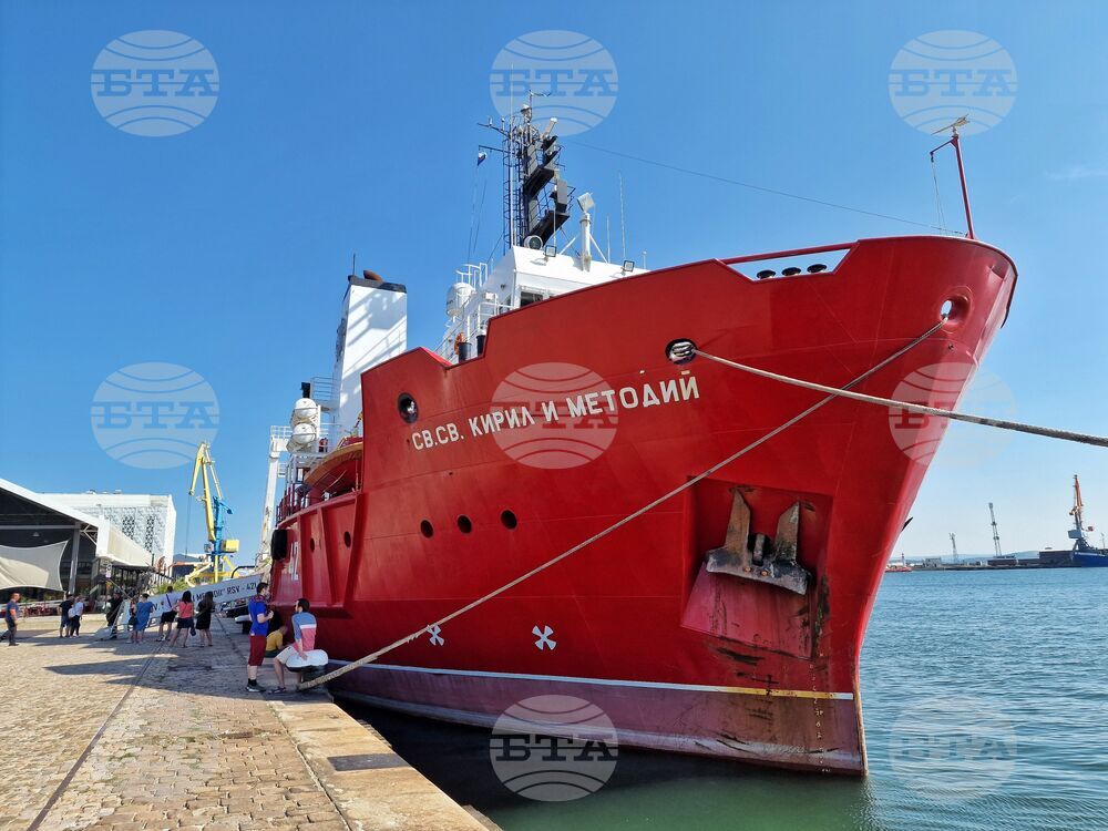 Бургас - кораб „Св. Св. Кирил и Методий“ - мониторинг на водите