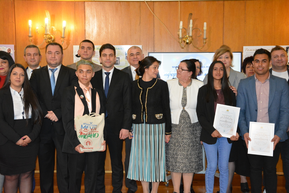 На Международния ден на ромите фото изложба „открехна вратата“ към техния свят