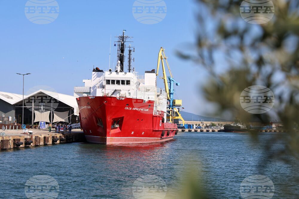 Бургас - кораб „Св. Св. Кирил и Методий“ - мониторинг на водите