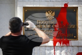 Посолство на Руската федерация  в България - червена боя