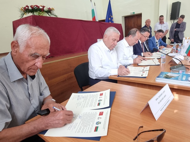 Подписан бе протокол за сътрудничество между общините Кърджали и Одрин и работодателски организации от двете страни на българо-турската граница