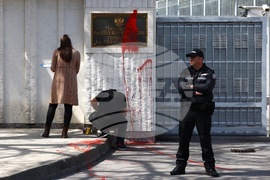 Посолство на Руската федерация  в България - червена боя