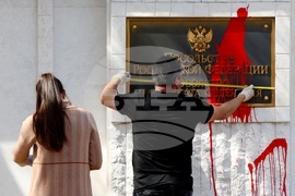 Посолство на Руската федерация  в България - червена боя