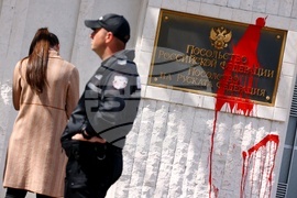 Посолство на Руската федерация  в България - червена боя