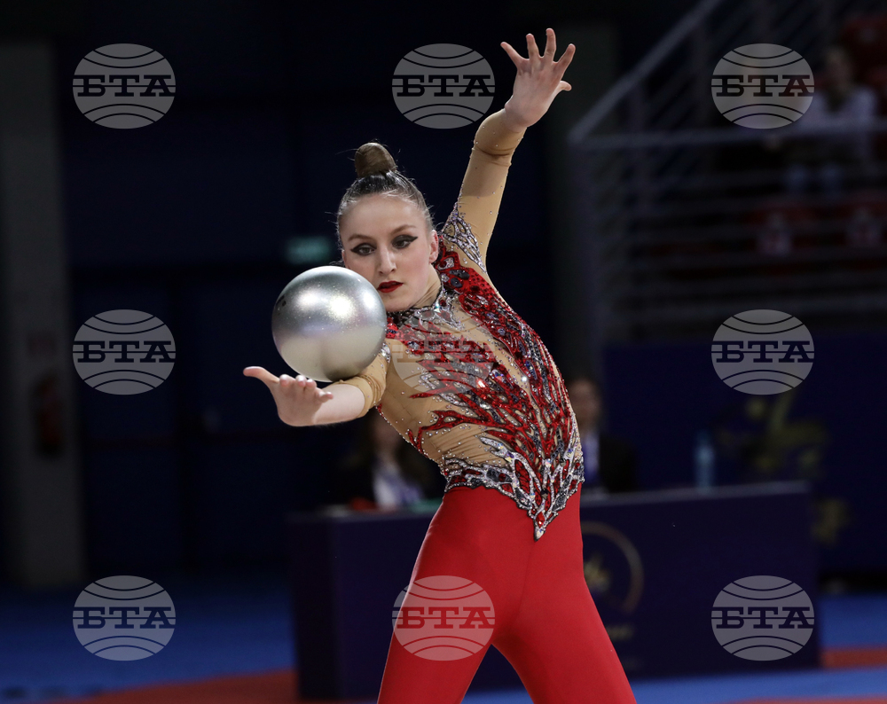 Художествена гимнастика - Полина Карика