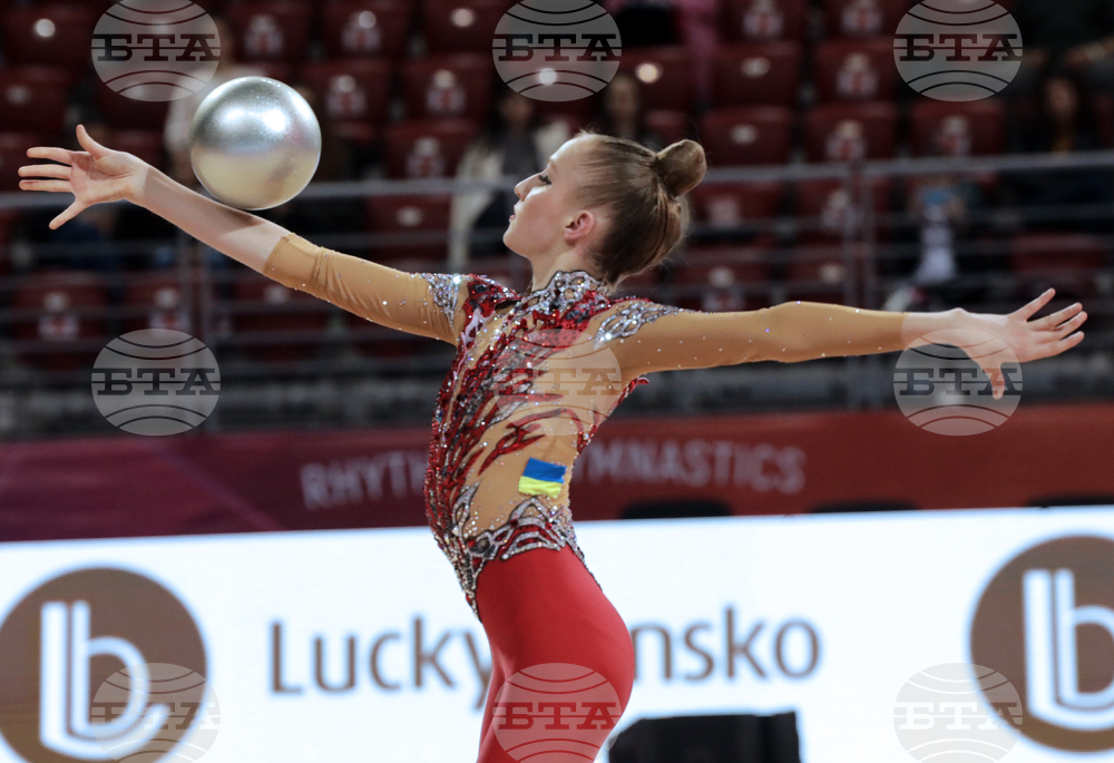 Художествена гимнастика - Полина Карика