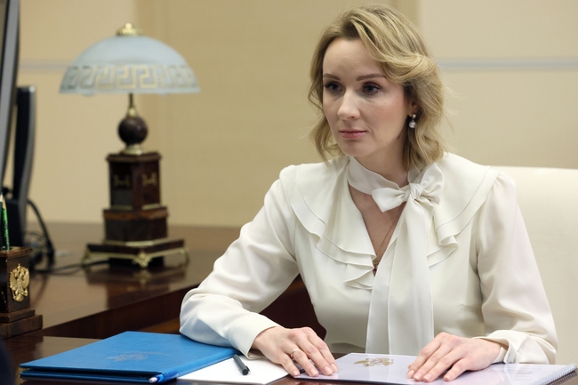 Съветник на Кремъл, който води украински деца в Русия, има онлайн връзки с неонацизъм, става ясно от разследване на Ройтерс