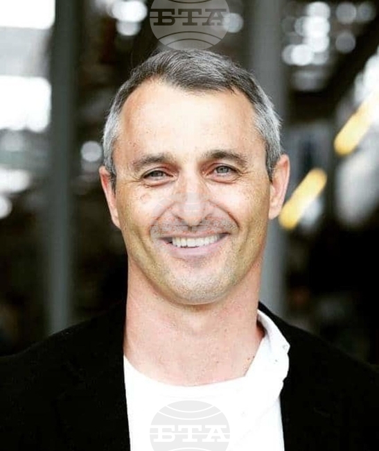 Ешкол Нево пристига у нас, за да представи лично романа си "Три етажа"