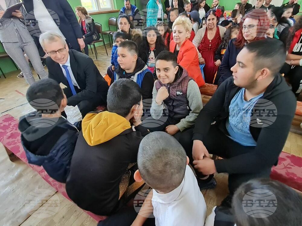 Иновациите са възможни и в малки училища, каза министър Николай Денков