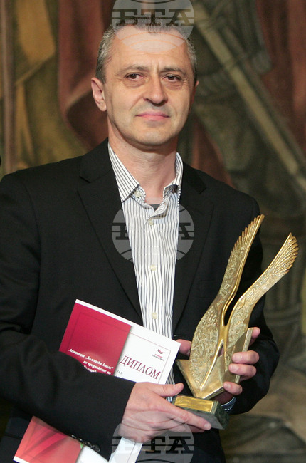 Проф. Валери Стефанов - писател