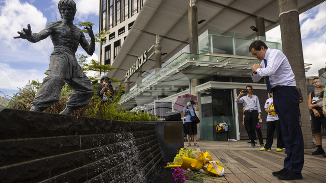 Статуята на Брус Лий се завръща в босненския град Мостар