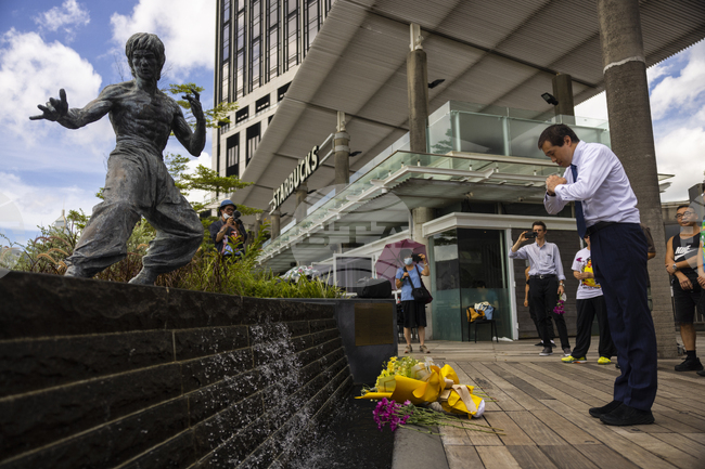 Статуята на Брус Лий се завръща в босненския град Мостар