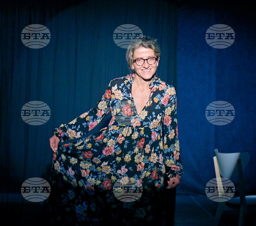 Ива от "Приятно ми е, Ива" вече е онлайн, но на сцената