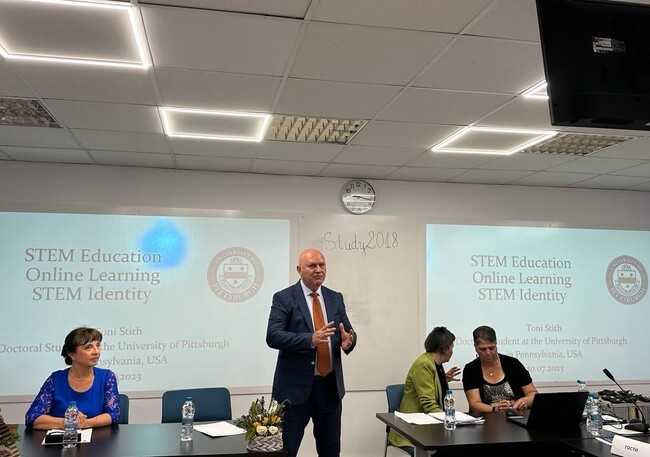 Министър Цоков: Инвестират се близо 500 млн. лв. за изграждане на STEM среда в българските училища 