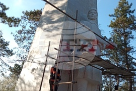 Добрич - паметник - почистване