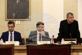 Парламент - Комисия по бюджет и финанси