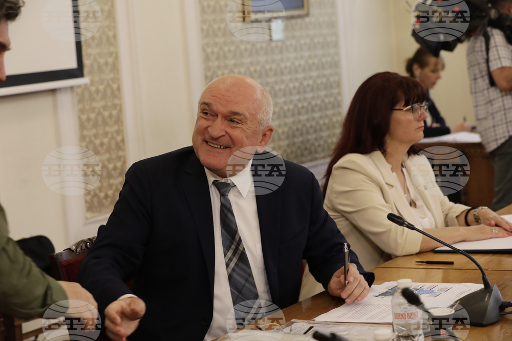 Парламент - Комисия по бюджет и финанси