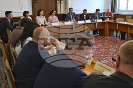 Парламент - Комисия по въпросите на Европейския съюз