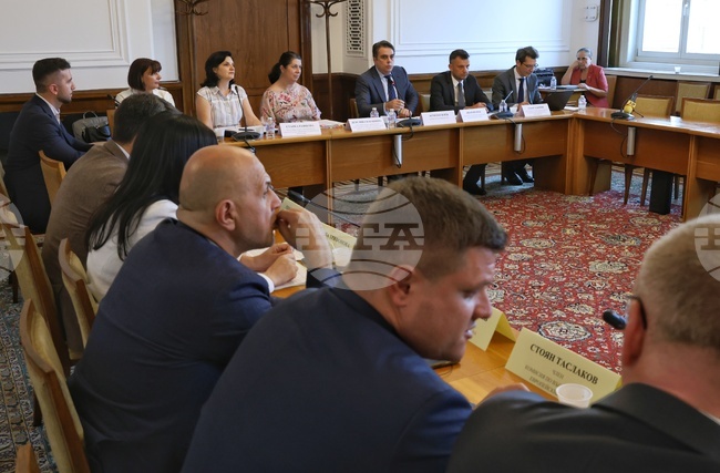 Парламент - Комисия по въпросите на Европейския съюз