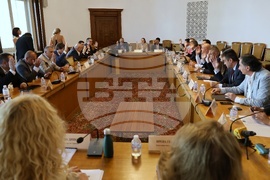 Парламент - Комисия по туризъм