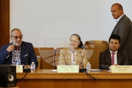 Парламент - Комисия по туризъм