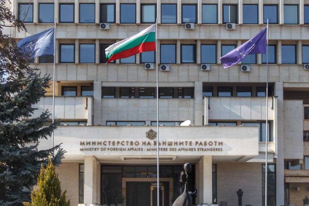 МВнР успешно евакуира четирима български граждани от Нигер с помощта на Италия