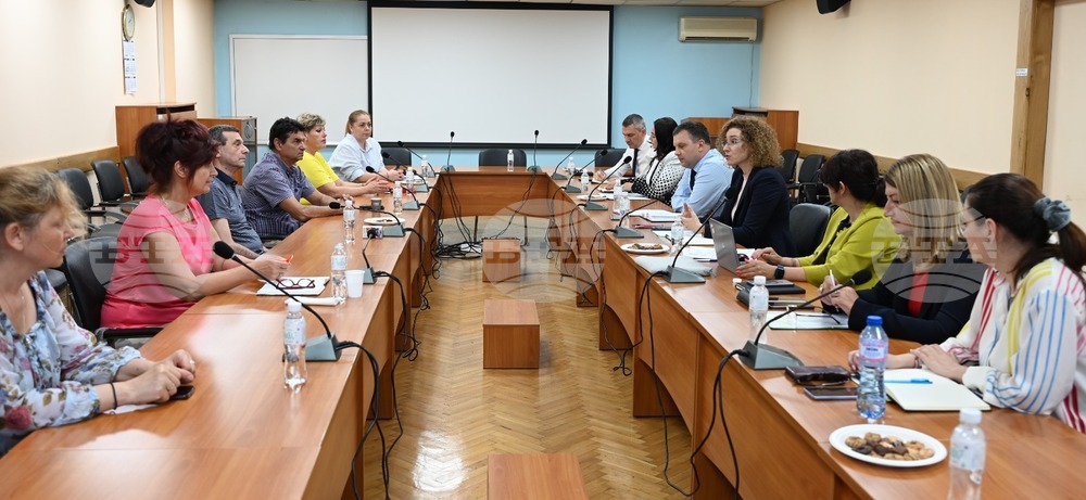 Министър Иванка Шалапатова се срещна с ръководството на КТ „Подкрепа“