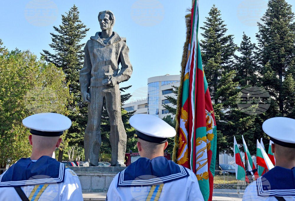Варна - ВВМУ - Никола Вапцаров - годишнина
