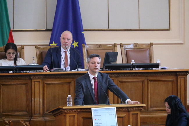 БСП към управляващите: За пореден път искате да заробите България