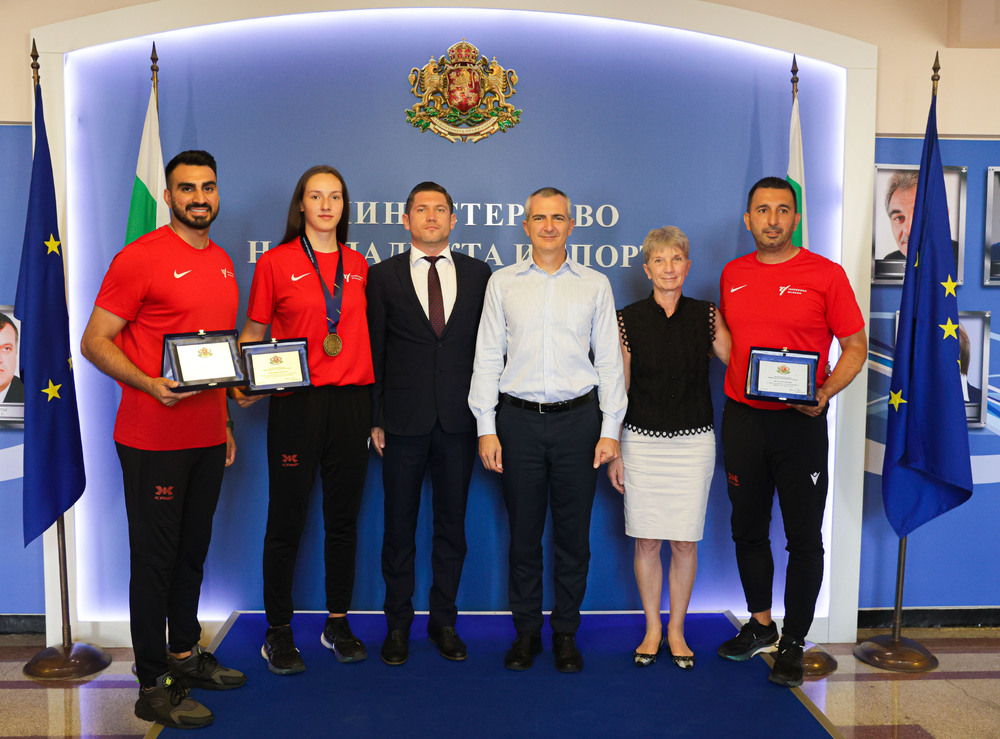 ММС: Министър Димитър Илиев награди таекуондистката Калина Бояджиева за бронзовия медал на Европейските игри