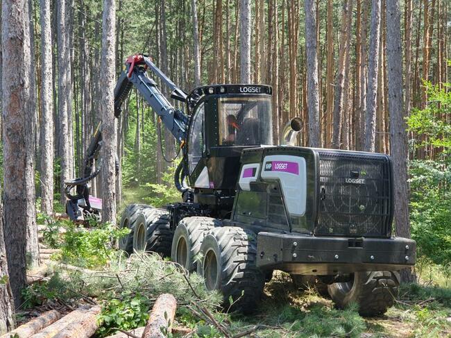 Югозападно държавно предприятие ДП Благоевград: Служители на ЮЗДП се обучават в работа със специализирана машина харвестър