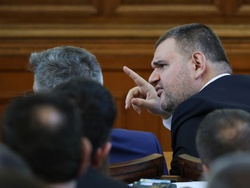 Парламент - заседание - Делян Пеевски