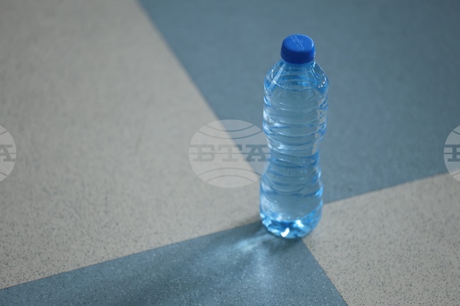 Сръбски учени експериментират с брашнени червеи като начин за разграждане на пластмасови изделия