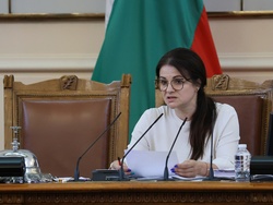 Парламент - заседание - Росица Кирова