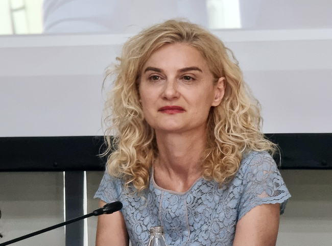 Иновации и "синя икономика" биха могли да разрешат системни проблеми в туризма ни, каза ресорният министър Зарица Динкова в Бургас