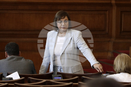 Парламент - заседание - Корнелия Нинова