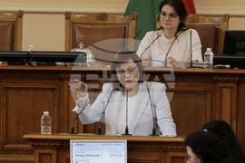 Парламент - заседание - Корнелия Нинова