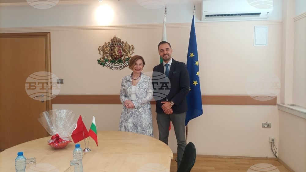 Economy Minister, Turkish Ambassador Discuss Investments in Infrastructure Projects