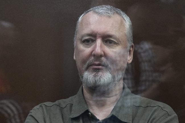 Арестът на руски блогър, подкрепящ войната, вероятно ще разгневи военните, смята британското разузнаване