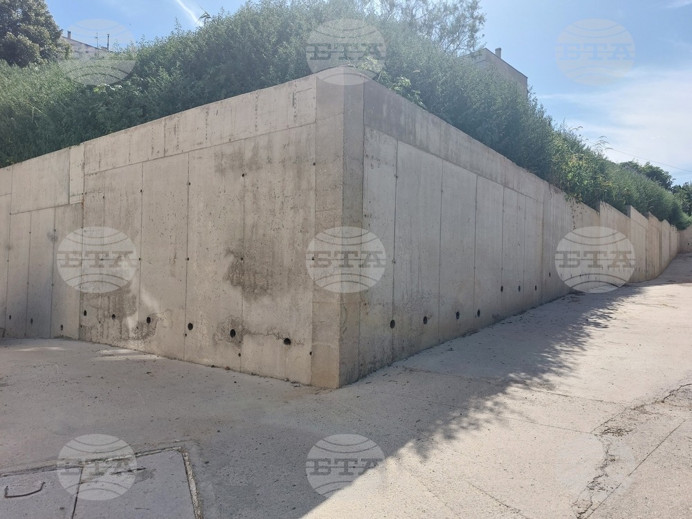 Приключи изграждането на подпорна стена, ключова за десетки домакинства в Свищов