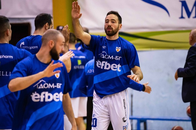 Баскетболният Локомотив Пловдив почете Божидар Аврамов за края на професионалната му кариера