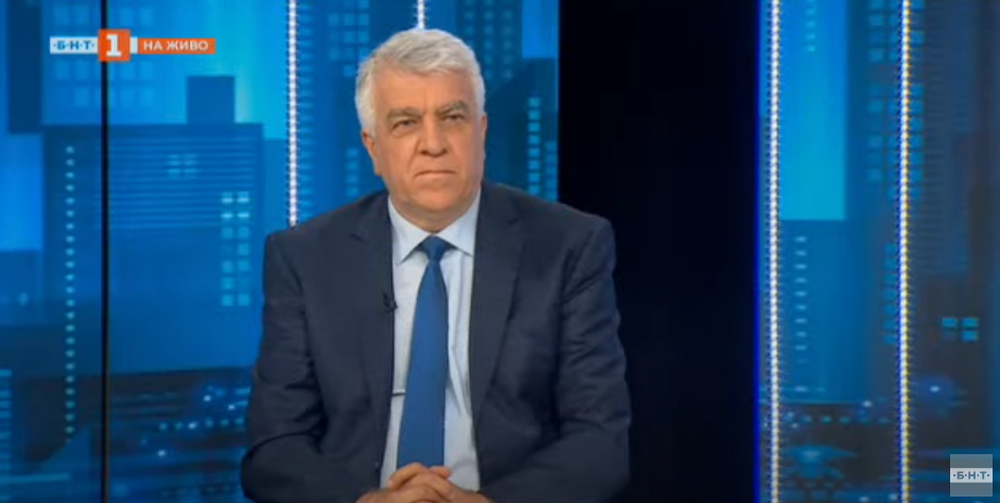 Проф. Румен Гечев: Управляващите с поредица от национални предателства - възпитаниците на Харвард, обслужват Борисов и Пеевски