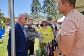 Село Орешак - фестивал на виното