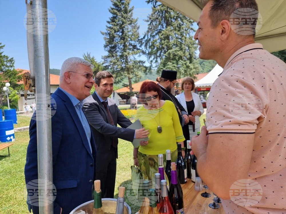 Село Орешак - фестивал на виното